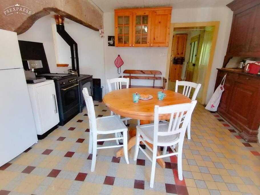 Ferme De Ma Grand-Mere Le Haut-du-Them Luaran gambar